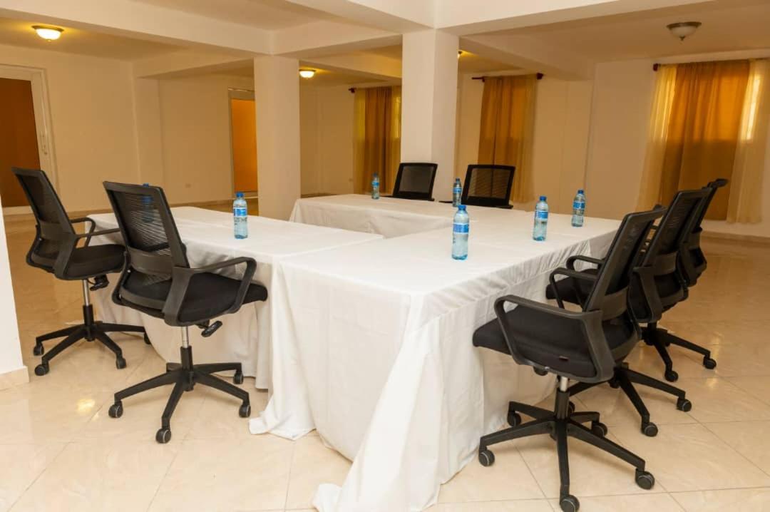 Vivy Hill'S Hotel Port-au-Prince Esterno foto