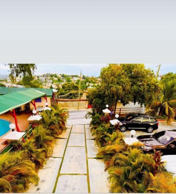 Vivy Hill'S Hotel Port-au-Prince Esterno foto