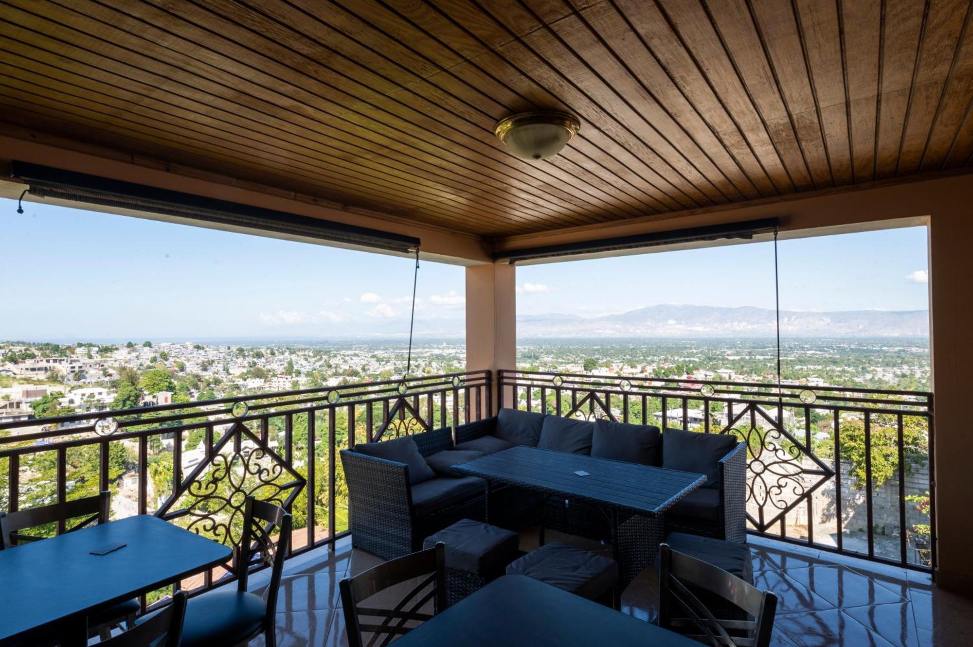 Vivy Hill'S Hotel Port-au-Prince Esterno foto
