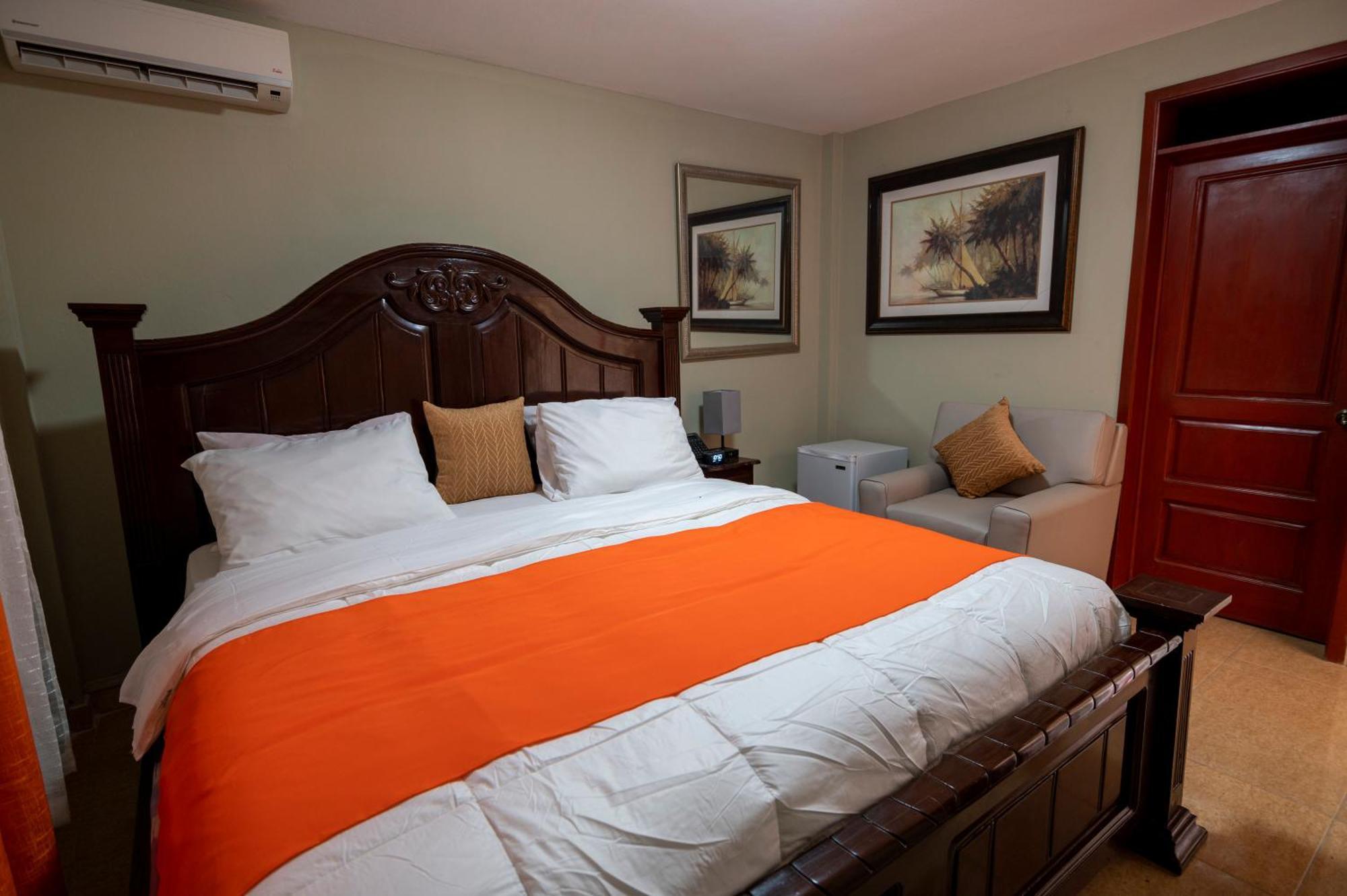 Vivy Hill'S Hotel Port-au-Prince Esterno foto