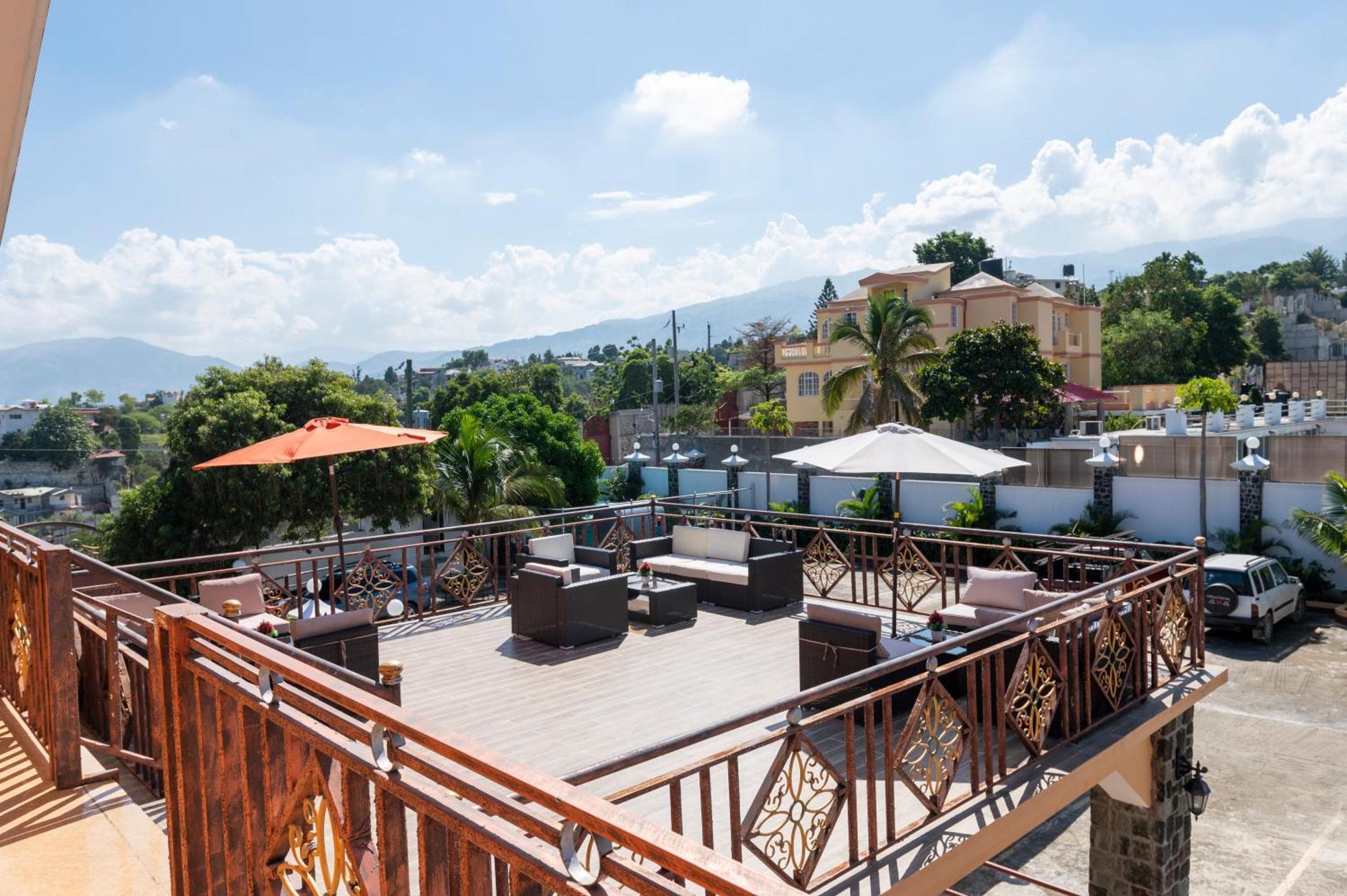 Vivy Hill'S Hotel Port-au-Prince Esterno foto